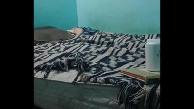 Mi chica gordita me da un masaje desnuda